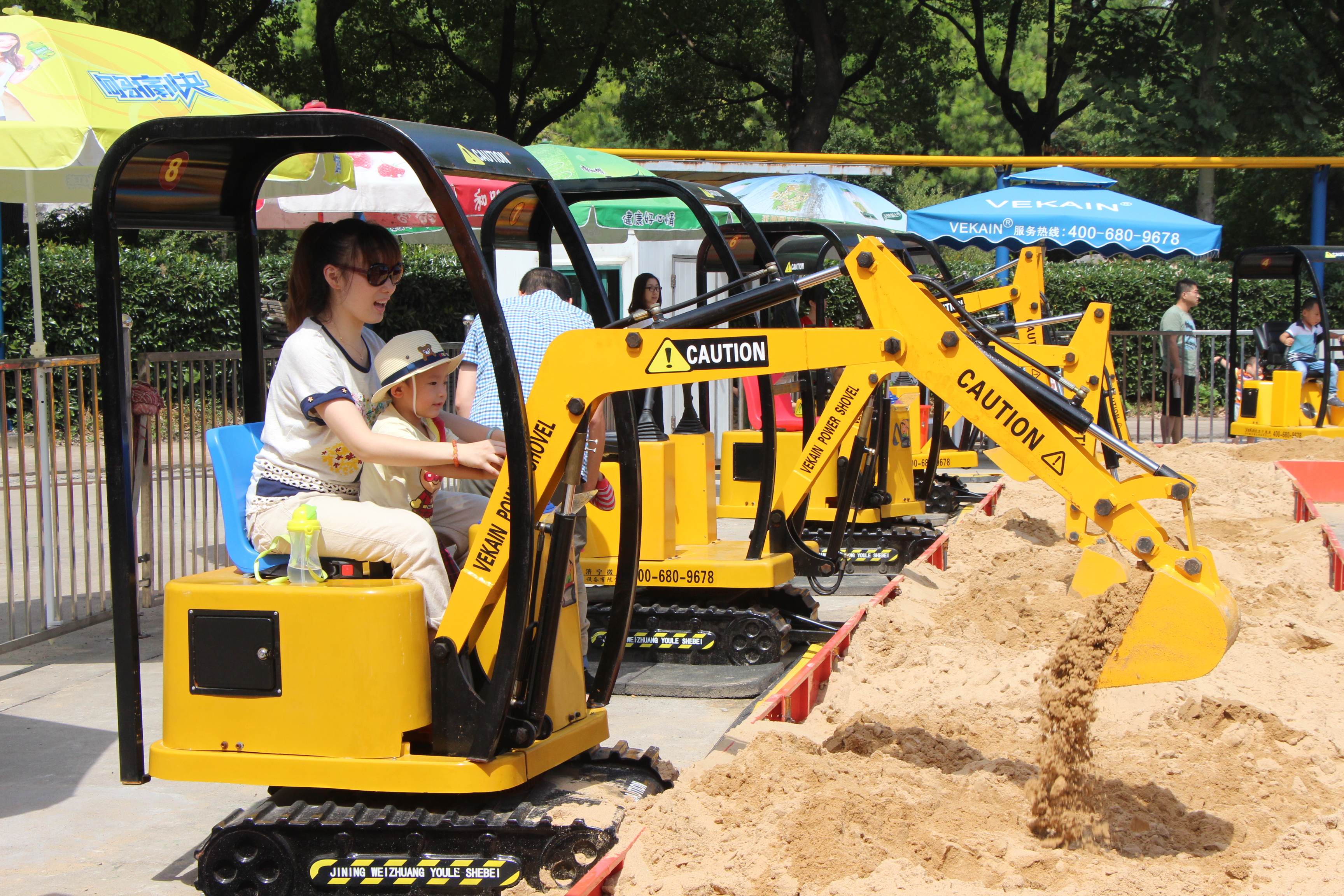儿童挖掘机_游乐挖掘机_Vekain儿童挖掘机-济宁微装游乐设备有限公司